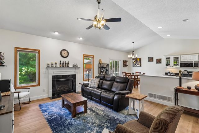 910 NE 45th Street, Ankeny, IA 50021