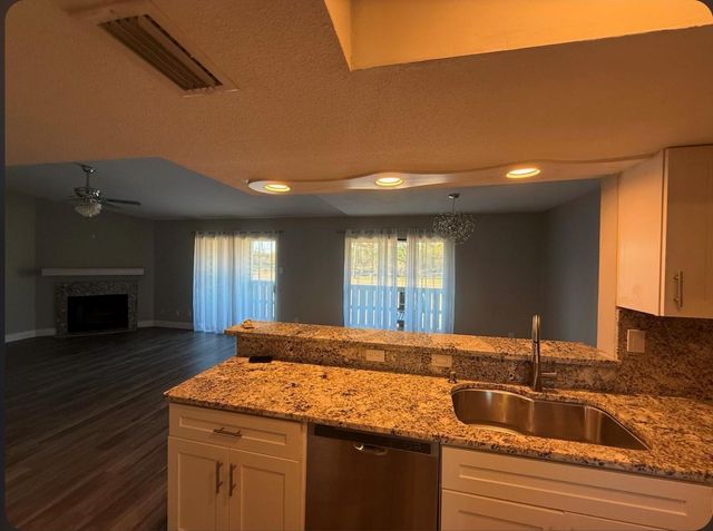 4444 Victory Drive 1106, Houston, TX 77088