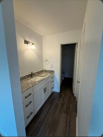 4444 Victory Drive 1106, Houston, TX 77088