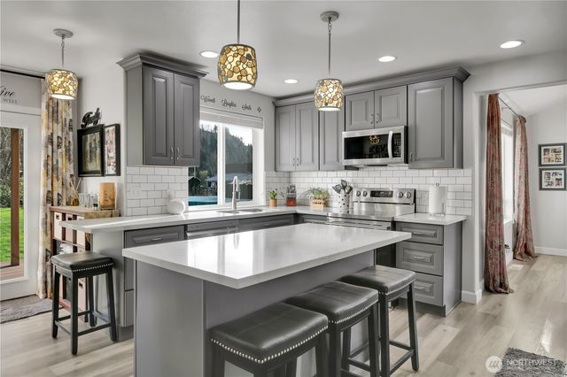 7413 166th Avenue E, Sumner, WA 98390