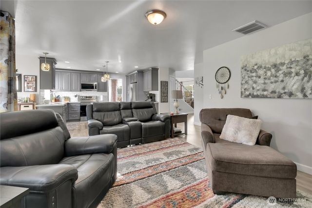 7413 166th Avenue E, Sumner, WA 98390