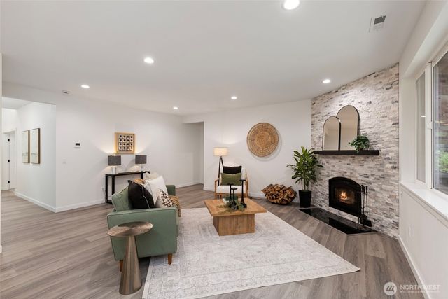 101 NE Anvil Lane, Belfair, WA 98528