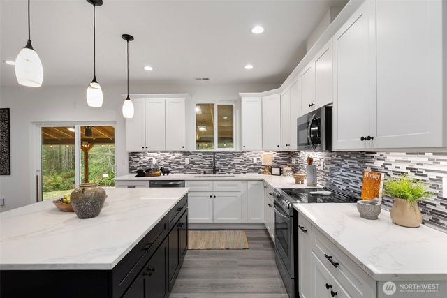 101 NE Anvil Lane, Belfair, WA 98528