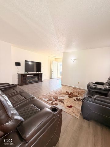 8748 Hosta Way, Camby, IN 46113