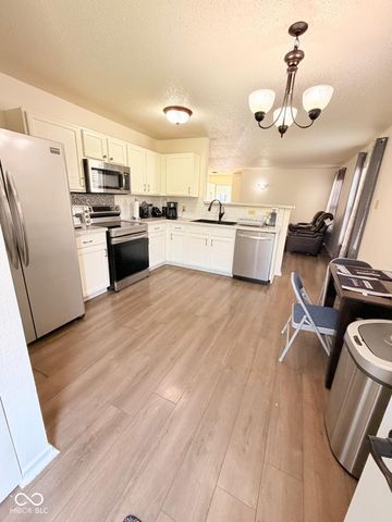 8748 Hosta Way, Camby, IN 46113