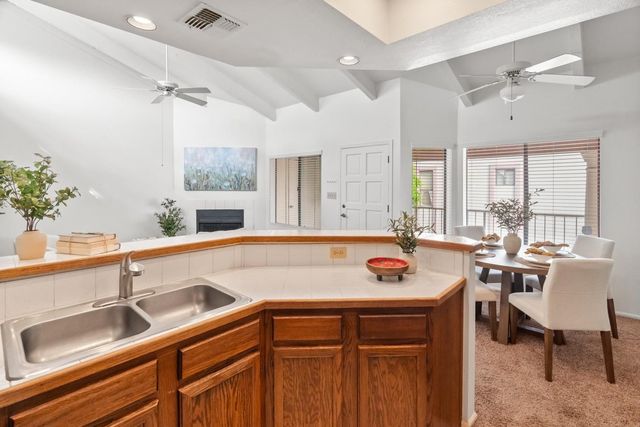 1017 E Maryland -- 213, Phoenix, AZ 85014