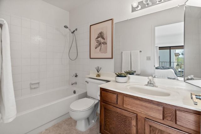1017 E Maryland -- 213, Phoenix, AZ 85014
