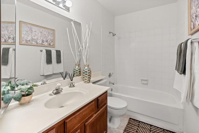 1017 E Maryland -- 213, Phoenix, AZ 85014