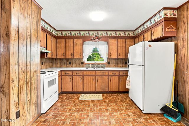 2060 Fishpond Road, Chuckey, TN 37641