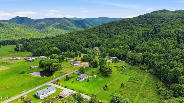 2060 Fishpond Road, Chuckey, TN 37641