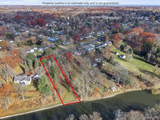 3971 N River Road, Fort Gratiot, MI 48059