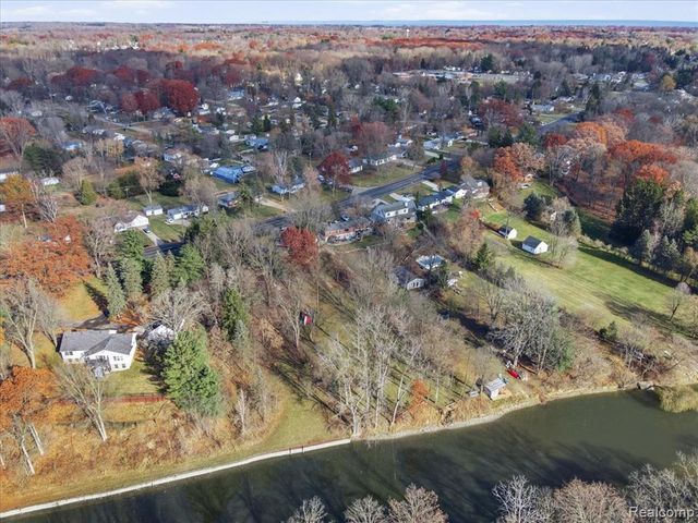 3971 N River Road, Fort Gratiot, MI 48059