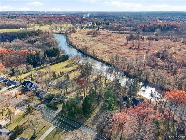 3971 N River Road, Fort Gratiot, MI 48059