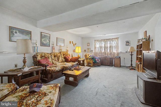 275 ESSEX AVE, West Deptford, NJ 08086