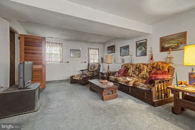275 ESSEX AVE, West Deptford, NJ 08086