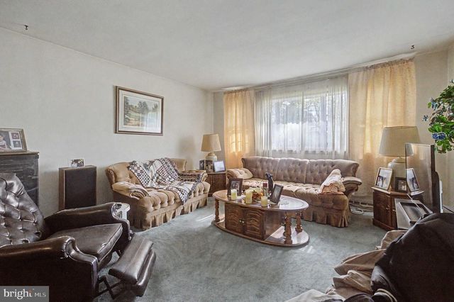 275 ESSEX AVE, West Deptford, NJ 08086