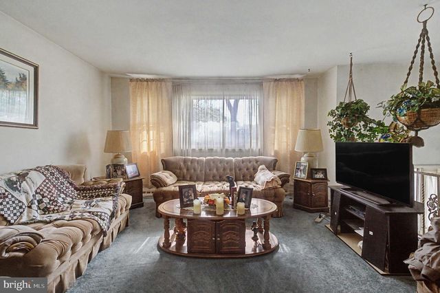 275 ESSEX AVE, West Deptford, NJ 08086