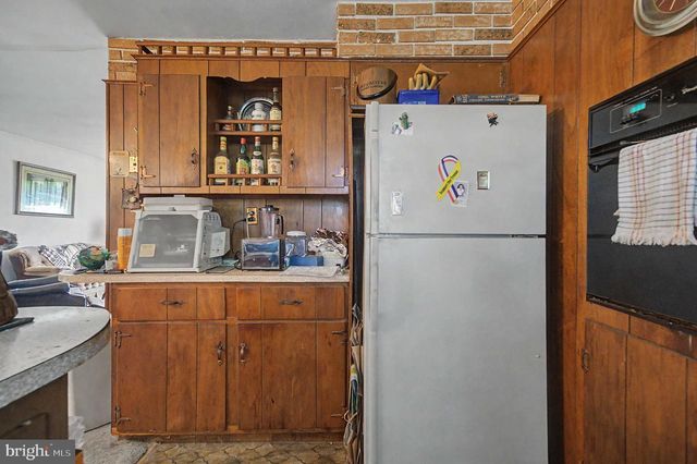 275 ESSEX AVE, West Deptford, NJ 08086