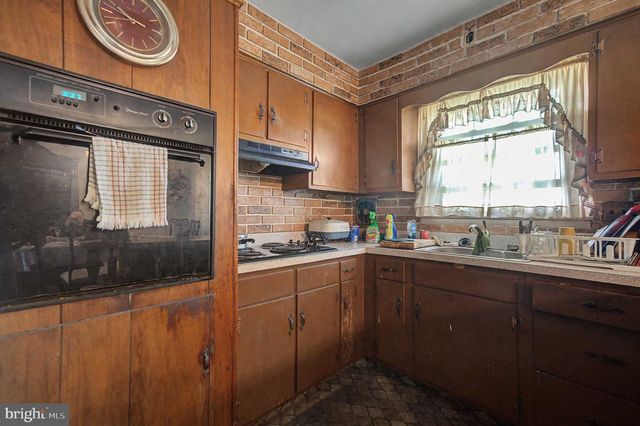 275 ESSEX AVE, West Deptford, NJ 08086