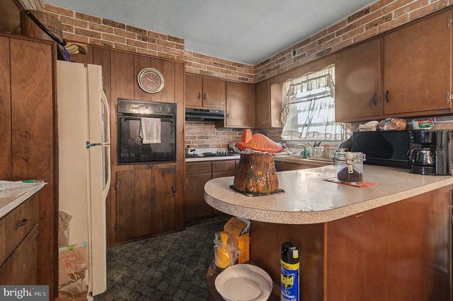 275 ESSEX AVE, West Deptford, NJ 08086