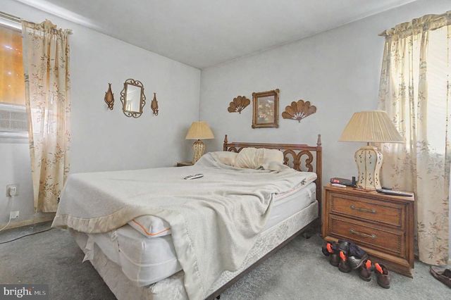 275 ESSEX AVE, West Deptford, NJ 08086