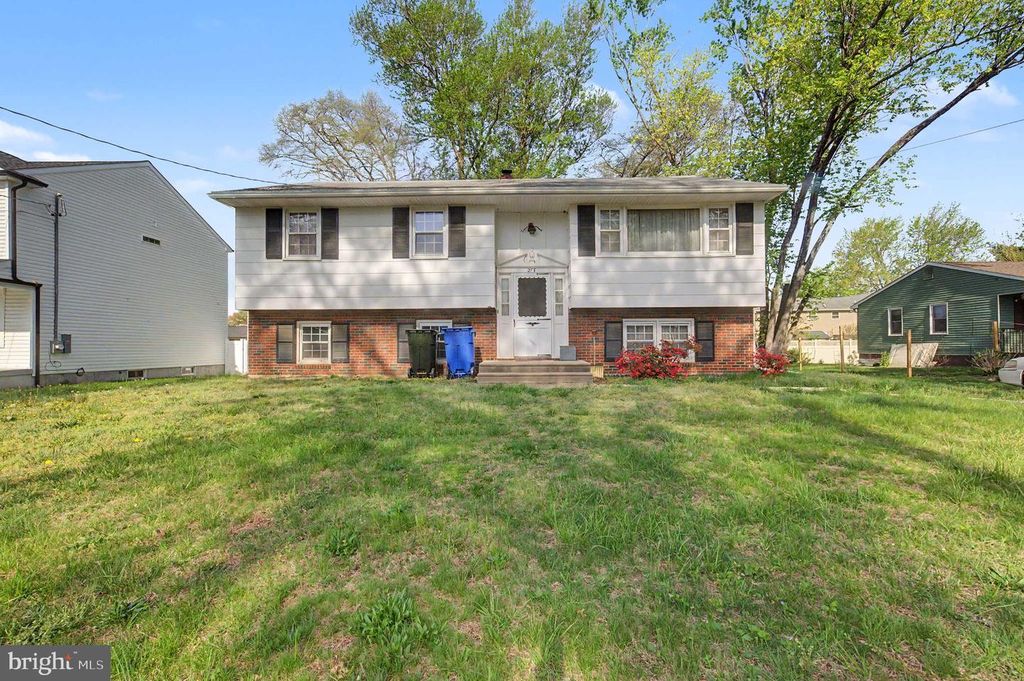 275 ESSEX AVE, West Deptford, NJ 08086
