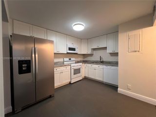 2762 S University Dr 9D, Davie, FL 33328
