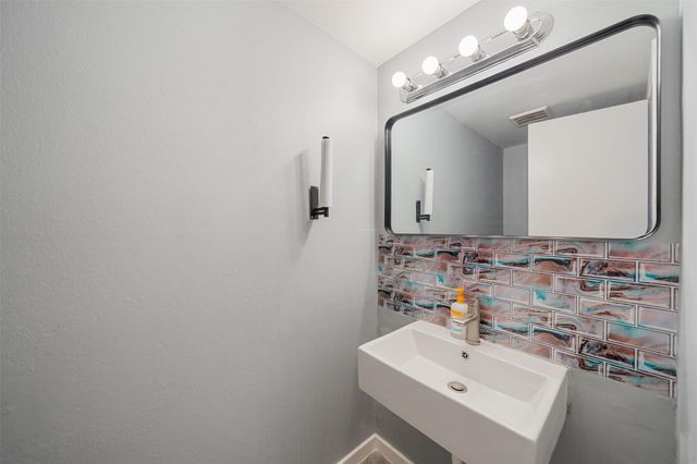 8216 Fondren Road 8216, Houston, TX 77074