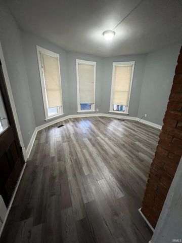 818 SE Riverside Drive, Evansville, IN 47713