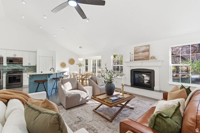 1884 TOWN AND COUNTRY RD, Springville, UT 84663