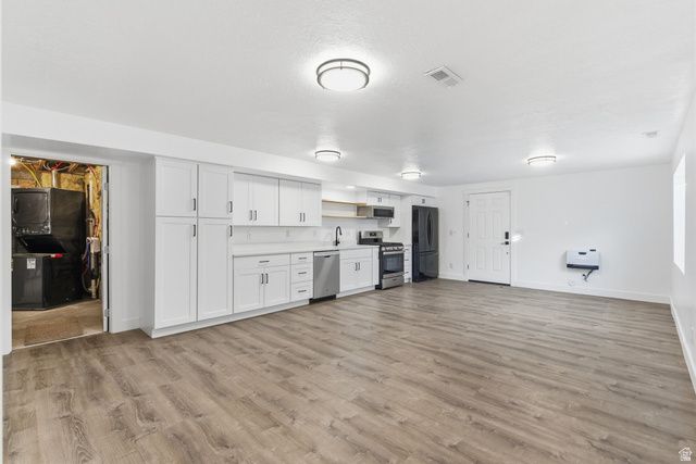 1884 TOWN AND COUNTRY RD, Springville, UT 84663