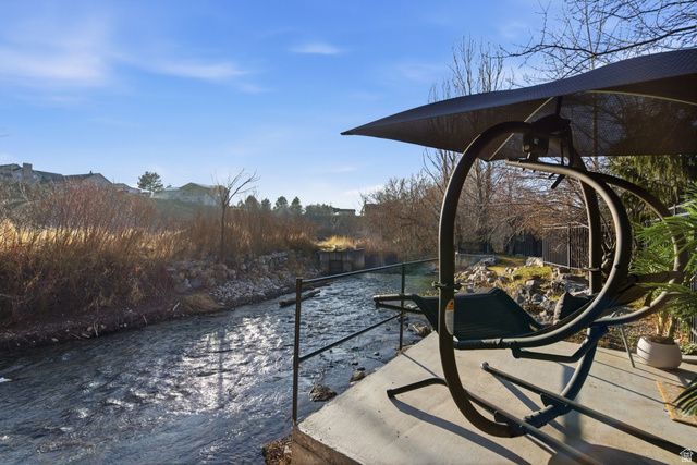 1884 TOWN AND COUNTRY RD, Springville, UT 84663