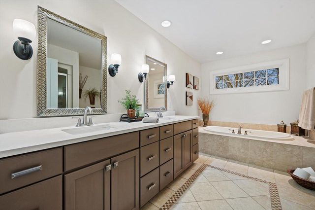 W285N7383 Bark River ROAD, Hartland, WI 53029