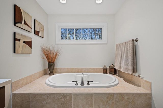 W285N7383 Bark River ROAD, Hartland, WI 53029