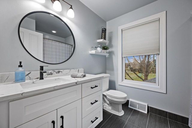 W285N7383 Bark River ROAD, Hartland, WI 53029