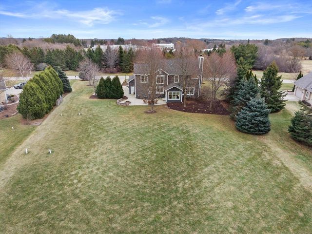 W285N7383 Bark River ROAD, Hartland, WI 53029