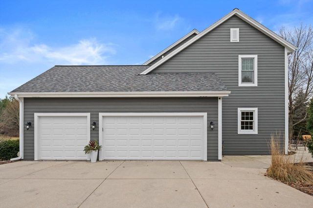 W285N7383 Bark River ROAD, Hartland, WI 53029