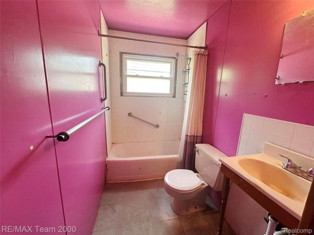 20493 Ilene Street, Detroit, MI 48221