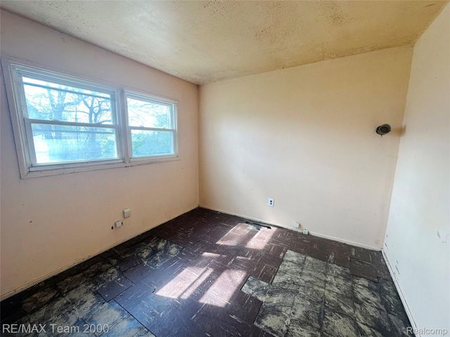 20493 Ilene Street, Detroit, MI 48221