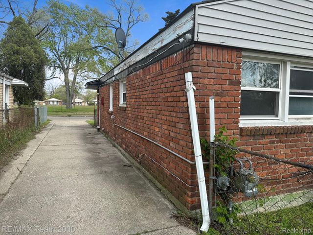 20493 Ilene Street, Detroit, MI 48221