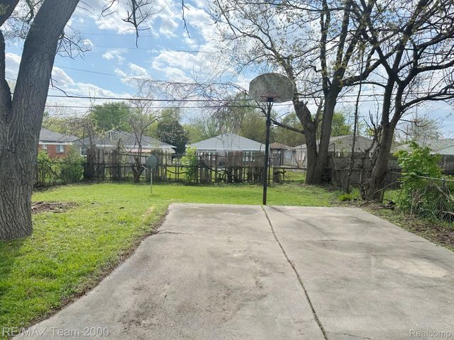 20493 Ilene Street, Detroit, MI 48221