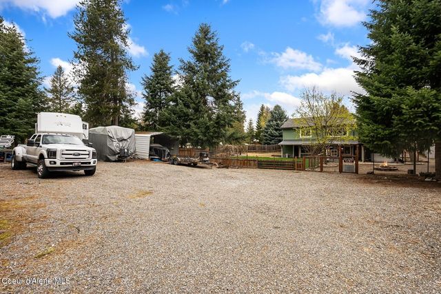 52 Robin Dr, Sagle, ID 83860