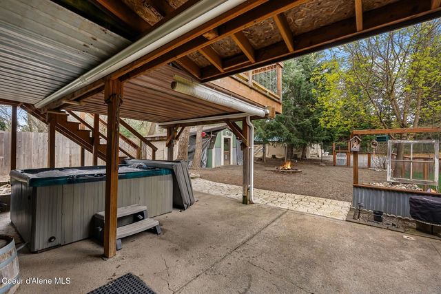 52 Robin Dr, Sagle, ID 83860