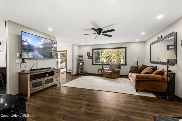 52 Robin Dr, Sagle, ID 83860