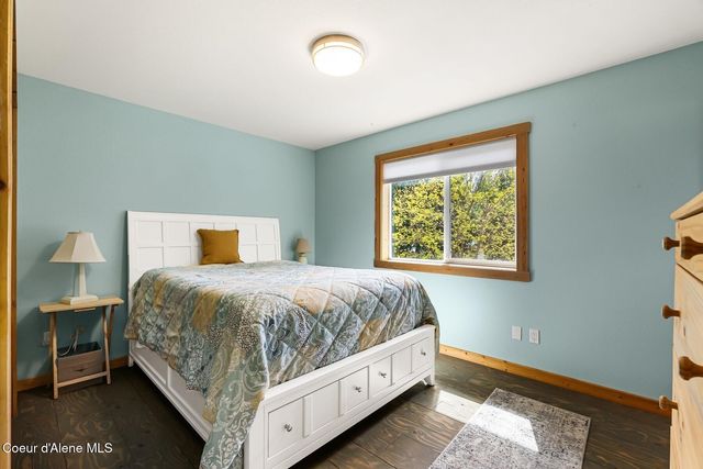 52 Robin Dr, Sagle, ID 83860