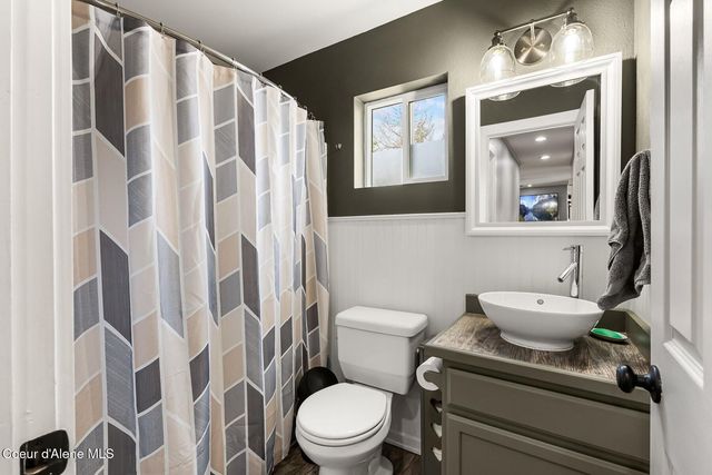 52 Robin Dr, Sagle, ID 83860