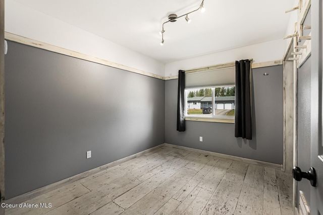 52 Robin Dr, Sagle, ID 83860