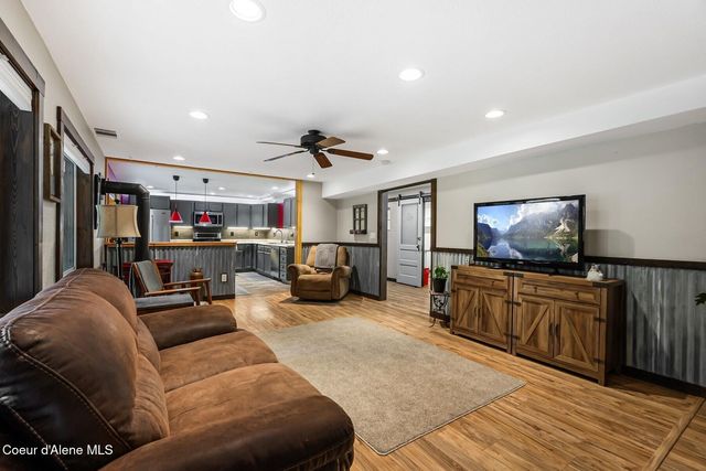 52 Robin Dr, Sagle, ID 83860