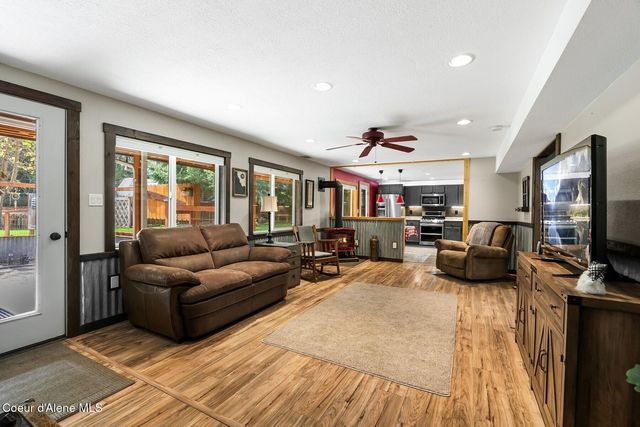 52 Robin Dr, Sagle, ID 83860