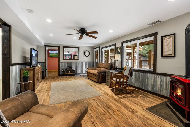 52 Robin Dr, Sagle, ID 83860